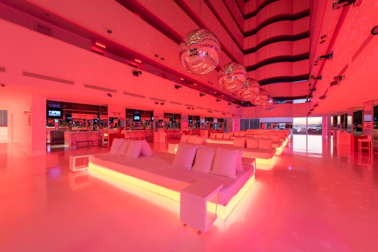 Hotel Su & Aqualand Antalya Exterior foto The interior of the nightclub