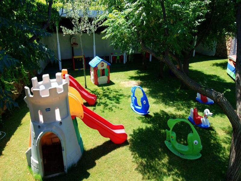 Hotel Su & Aqualand Antalya Exterior foto Playground at the school